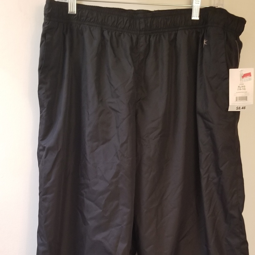 Danskin loose fitted track capri black size XL